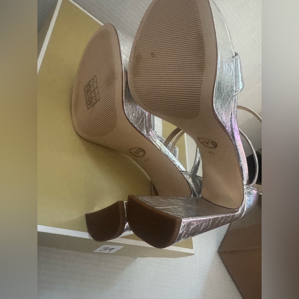 $145 Michael Kors Cami High Heel Platform Sandals Shoes silver‎ size 7 - Picture 6 of 6